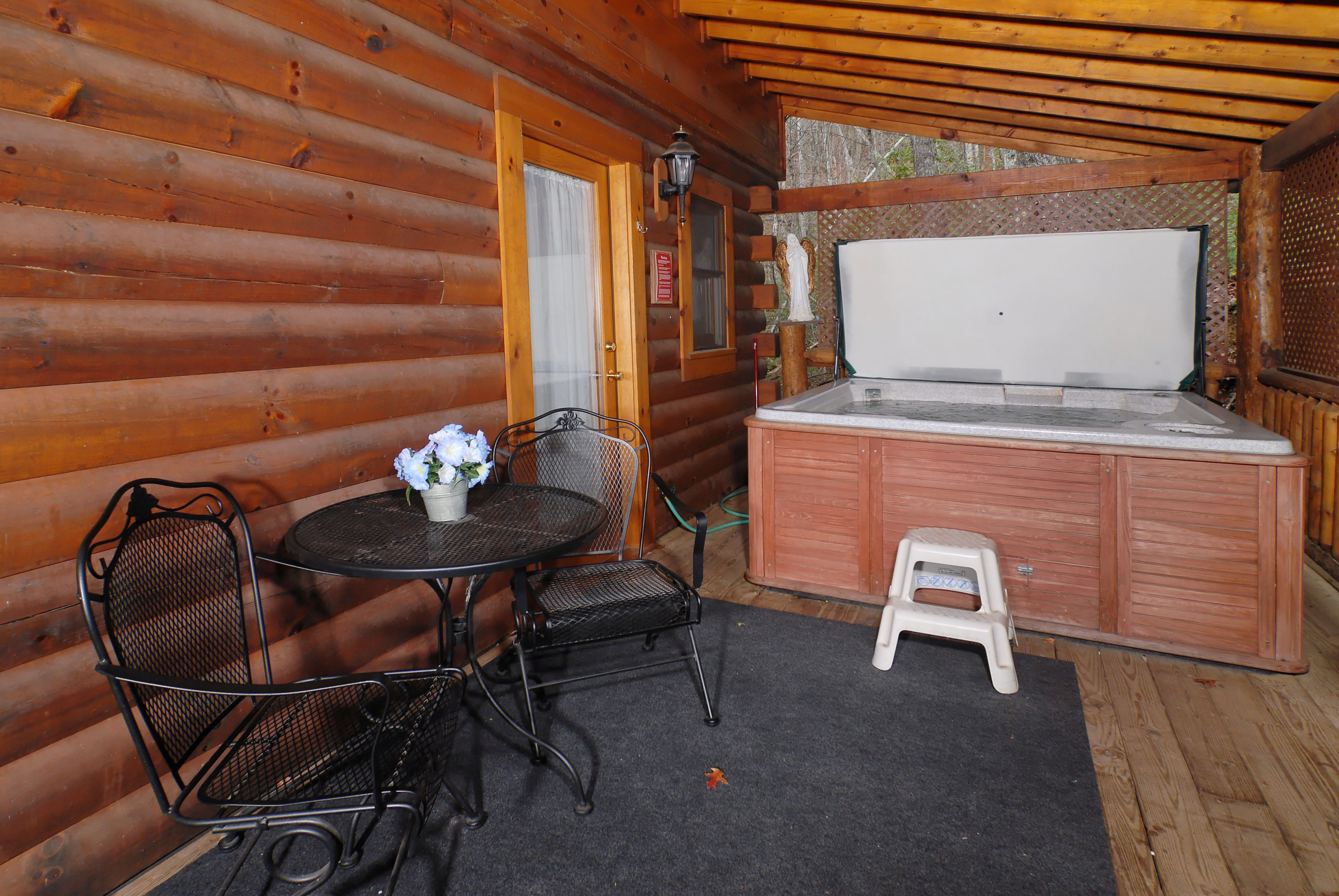 Heaven's Nest Sky Harbour 950 Secluded Pigeon Pet Friendly